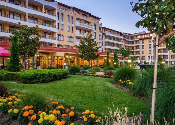 George - 3 Pools, 2 Bedrooms & 2 Bathrooms * Sunny Beach