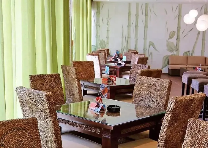 George - 3 Pools, 2 Bedrooms & 2 Bathrooms Lejlighed Sunny Beach