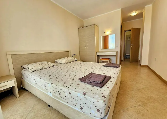 George - 3 Pools, 2 Bedrooms & 2 Bathrooms Lejlighed *