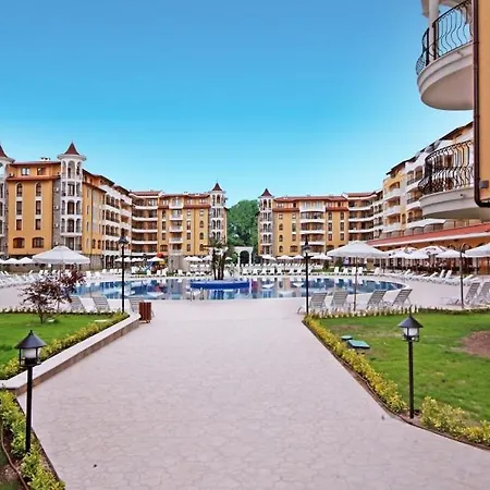 George - 3 Pools, 2 Bedrooms & 2 Bathrooms דירה