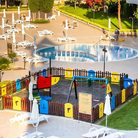 George - 3 Pools, 2 Bedrooms & 2 Bathrooms * Sunny Beach