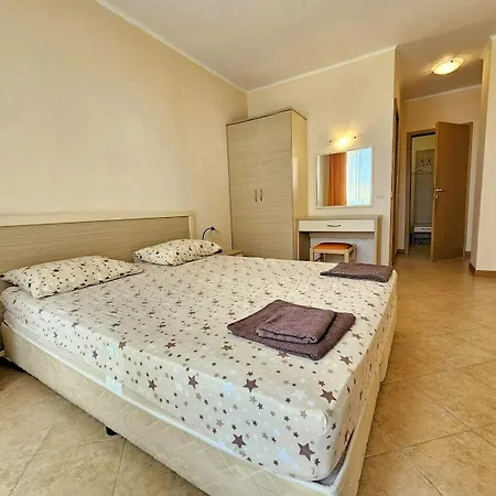 George - 3 Pools, 2 Bedrooms & 2 Bathrooms דירה *