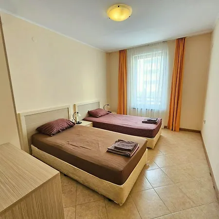 George - 3 Pools, 2 Bedrooms & 2 Bathrooms דירה *