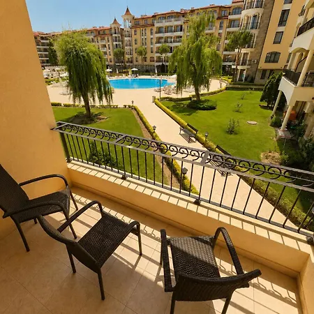 George - 3 Pools, 2 Bedrooms & 2 Bathrooms דירה סאני ביץ'