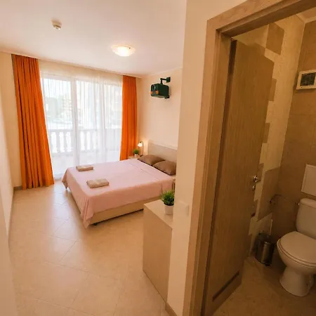 George - 3 Pools, 2 Bedrooms & 2 Bathrooms דירה סאני ביץ'