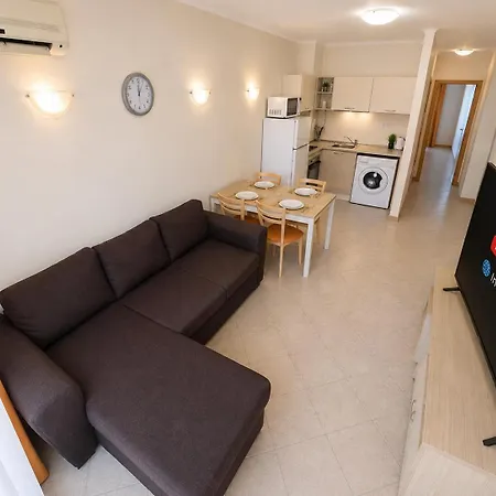 George - 3 Pools, 2 Bedrooms & 2 Bathrooms דירה סאני ביץ'