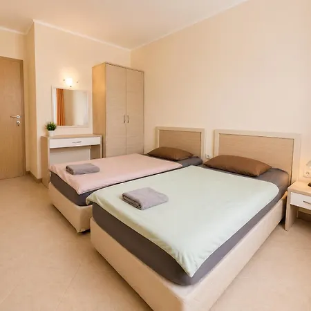 George - 3 Pools, 2 Bedrooms & 2 Bathrooms דירה *