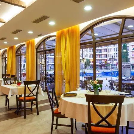 George - 3 Pools, 2 Bedrooms & 2 Bathrooms סאני ביץ'