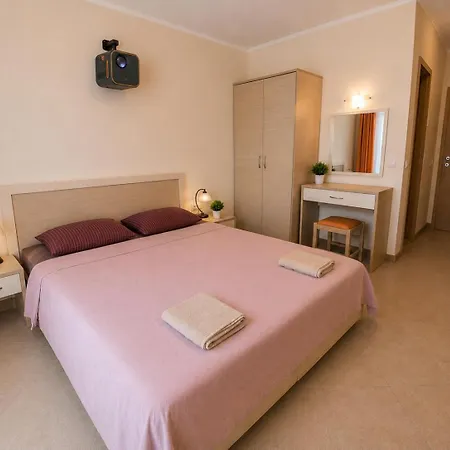 George - 3 Pools, 2 Bedrooms & 2 Bathrooms סאני ביץ'