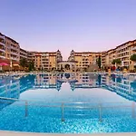 George - 3 Pools, 2 Bedrooms & 2 Bathrooms Lejlighed